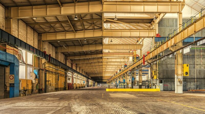 Tymczasowa hala prefabrykowana – czy wystarczy zgłoszenie budowy?